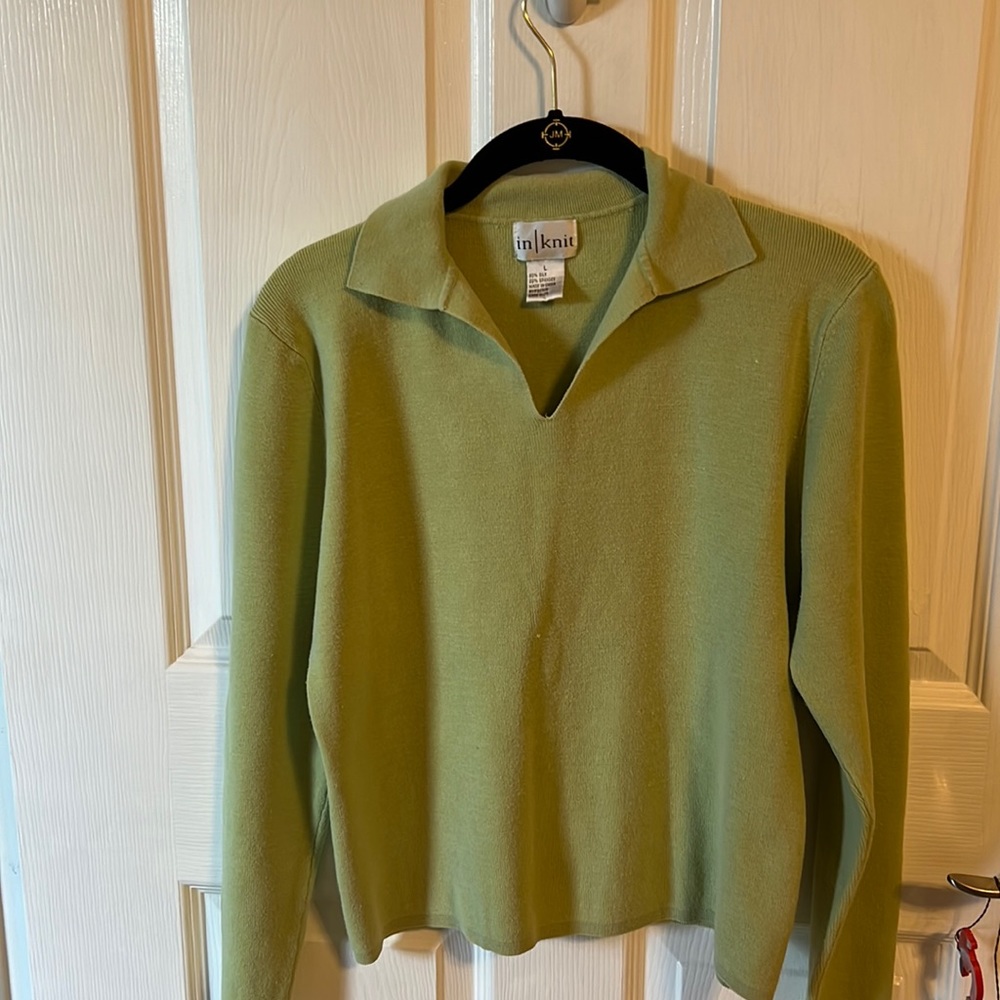Knit light green long sleeve used sweater.
